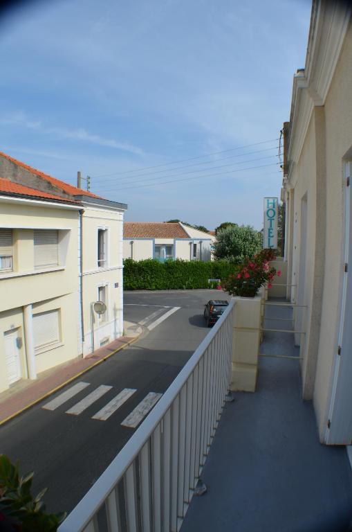 Hotel De L'Arrivee Фура Екстериор снимка