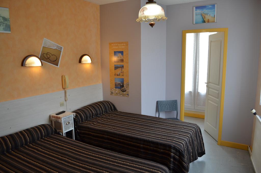 Hotel De L'Arrivee Фура Екстериор снимка